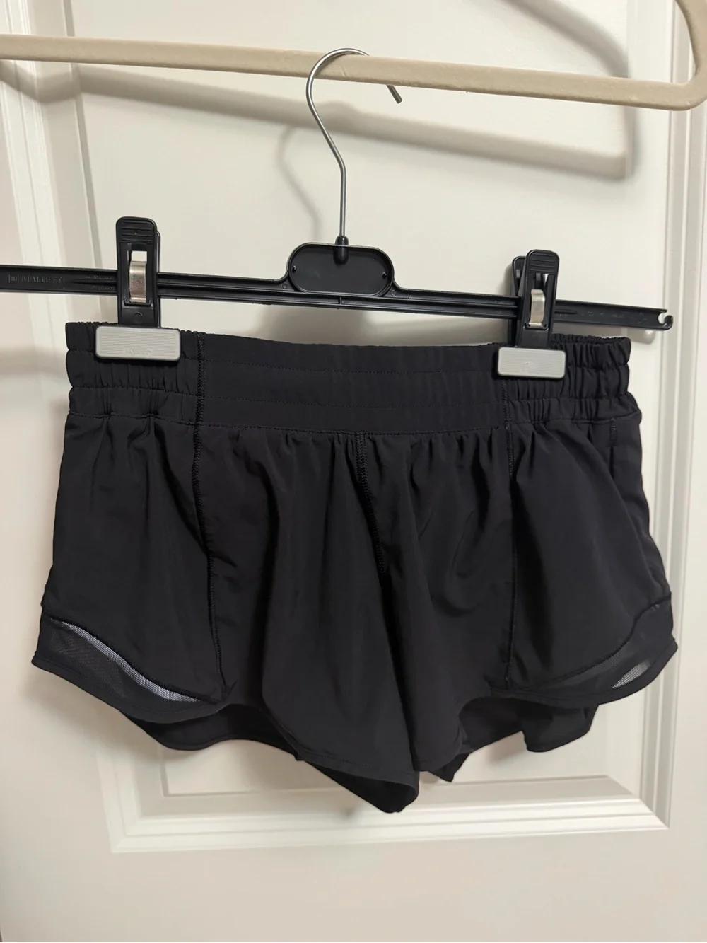 Lulu Lemon Hotty Hot Short 2.5” Black Size 6